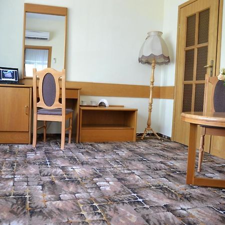 Karat Bed & Breakfast Varşova Dış mekan fotoğraf