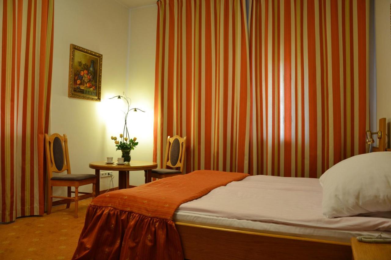 Karat Bed & Breakfast Varşova Dış mekan fotoğraf