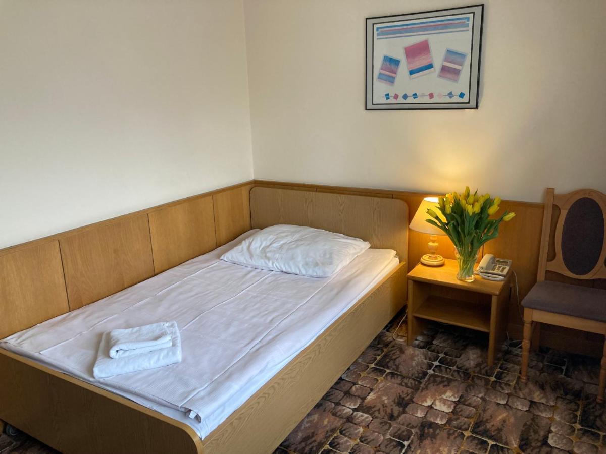 Karat Bed & Breakfast Varşova Dış mekan fotoğraf