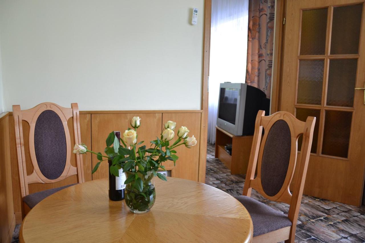 Karat Bed & Breakfast Varşova Dış mekan fotoğraf