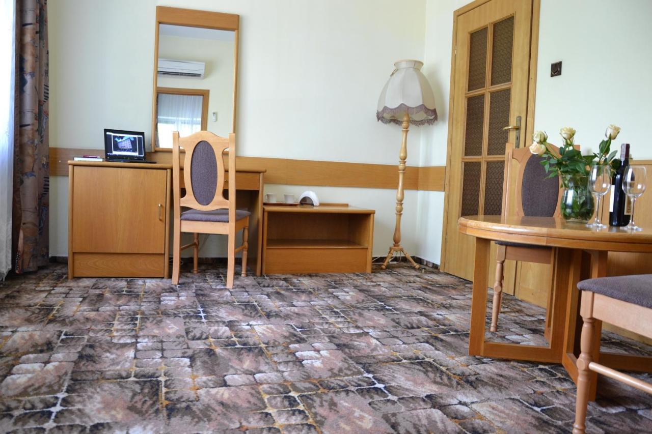 Karat Bed & Breakfast Varşova Dış mekan fotoğraf