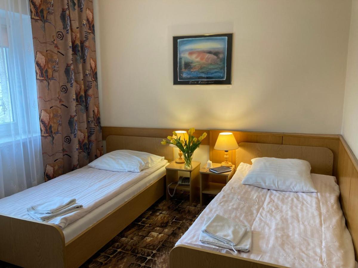 Karat Bed & Breakfast Varşova Dış mekan fotoğraf