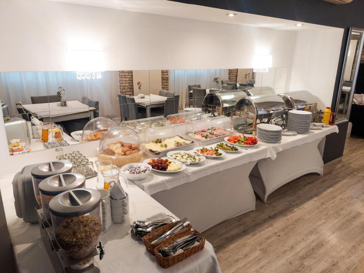 Karat Bed & Breakfast Varşova Dış mekan fotoğraf