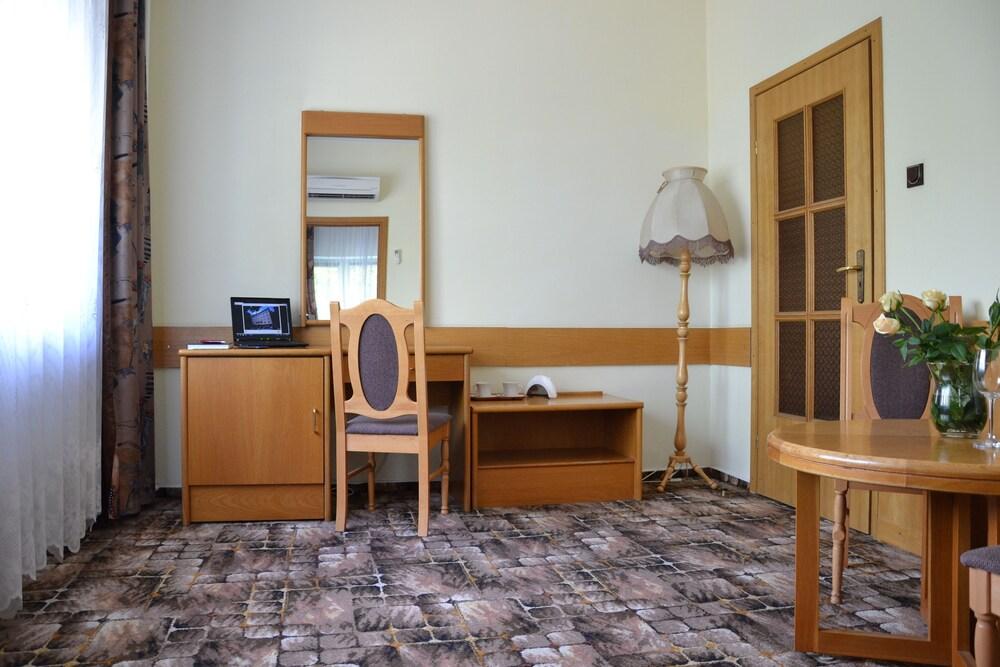 Karat Bed & Breakfast Varşova Dış mekan fotoğraf