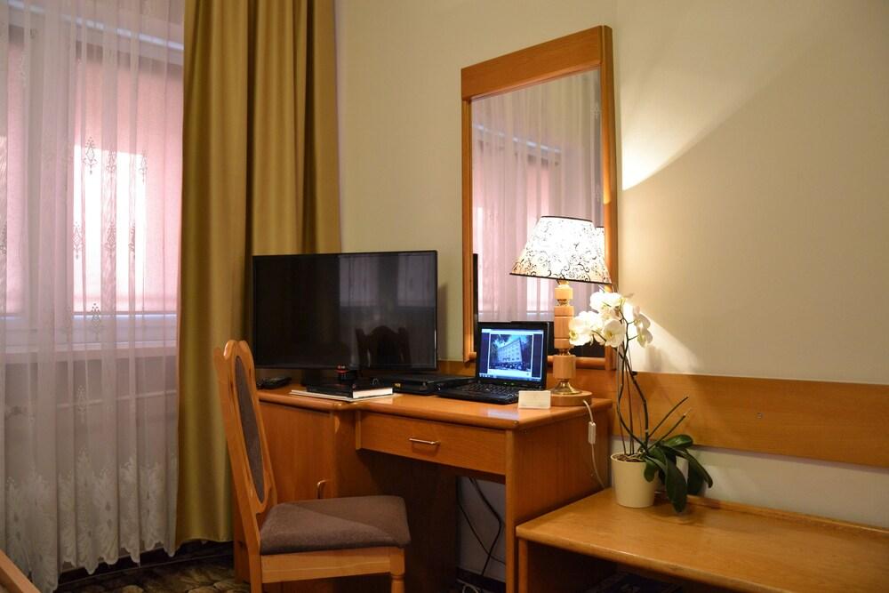 Karat Bed & Breakfast Varşova Dış mekan fotoğraf
