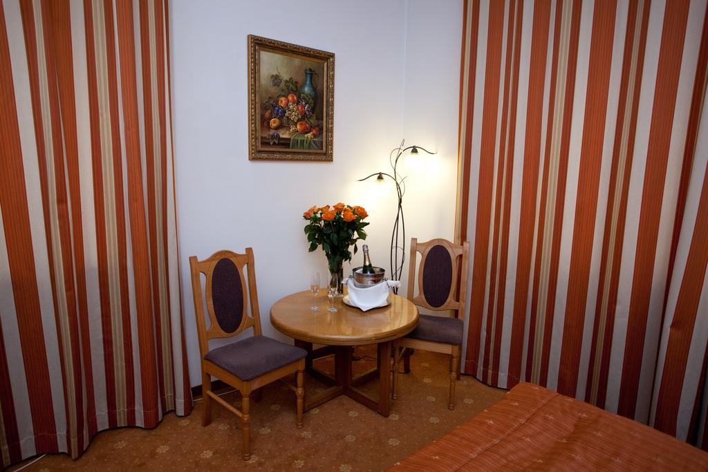 Karat Bed & Breakfast Varşova Dış mekan fotoğraf